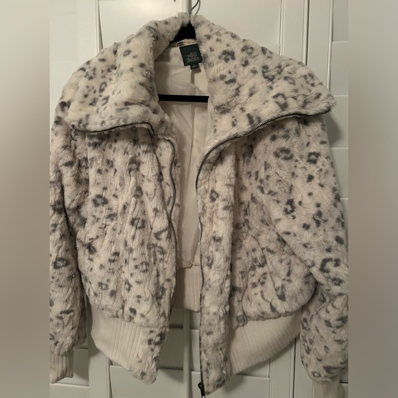 White and gray faux fur leopard print jacket - Picture 3 of 4
